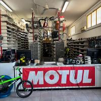 Stock ricambi ed accessori per moto scooter ciclo