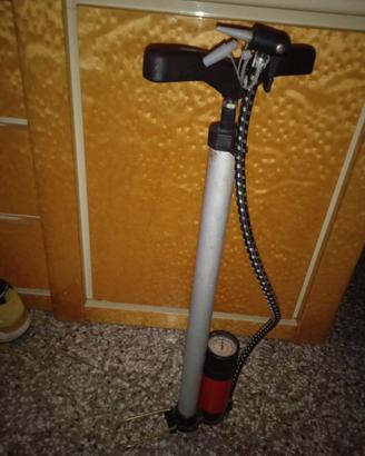 Gonfiatore per bici gommoni