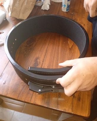 cintura professionale e polsiere compreso.