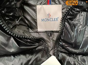Smanicato moncler