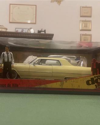 ‘65 CADILLAC COUPE DE VILLE 1:18 LE IENE JADA TOYS