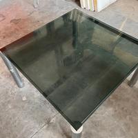 Tavolo in vetro grande