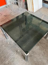 Tavolo in vetro grande