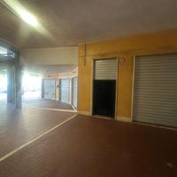 Locale commerciale roma 5 vetrine 140 mq