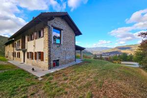 Rustico / Casale di 280 m² con più di 5 locali a M