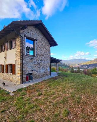 Rustico / Casale di 280 m² con più di 5 locali a M