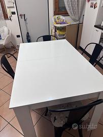 Tavolo allungabile fino a 12 posti + 4 sedie