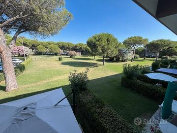 Trilocale con veranda in residence con piscina