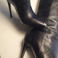 stivali neri in pelle