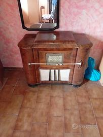 Mobile giradischi e radio