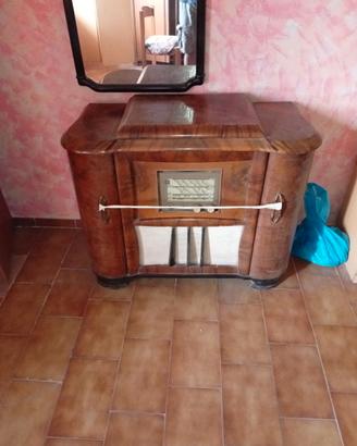 Mobile giradischi e radio