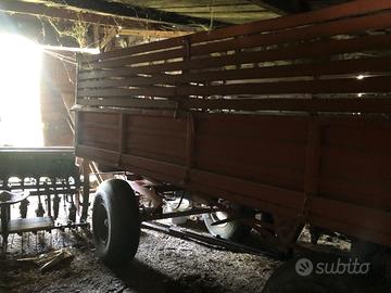 Rimorchio e ranghinatore