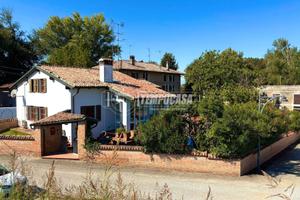 Soluzione indipendente con ampio giardino, cantina