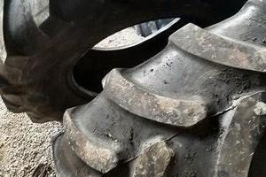 Coppia di pneumatici usati 260 80 20pirelli