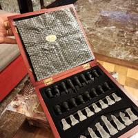 scacchiera in vetro e legno 