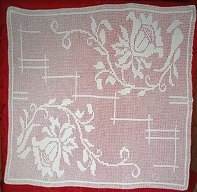 centrotavola fatto a mano all'uncinetto