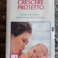 Vhs Crescere Protetto Guida all'igiene del neonato