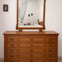 Letto matrimoniale con comodini, comó con specchio