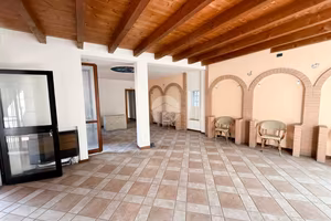 NEGOZIO A ROMANO DI LOMBARDIA