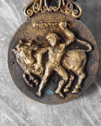 fermacarte rotondo antico in ottone 