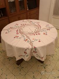 Tovaglia tonda ricamata a mano con 6 tovaglioli