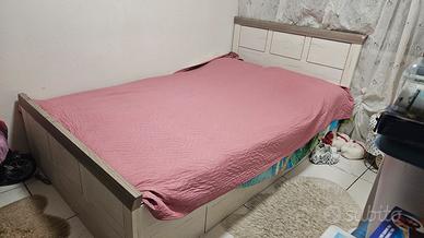 cameretta con letto da una piazza e mezza
