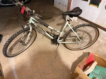 Bici MTB 26” Montana con cambio Shimano