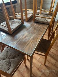 Tavolo con sedie