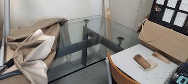 tavolo in vetro nuovo(scusate per le cose sopra)