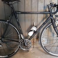 bici da corsa carbonio gruppo Shimano 105