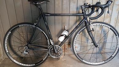 bici da corsa carbonio gruppo Shimano 105