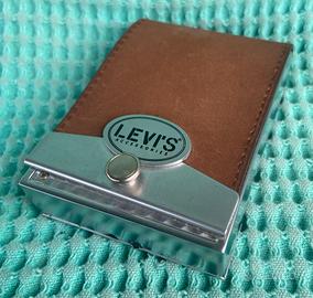 Orologio-sveglia da comodino Levi's