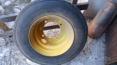 Cechio con gomma rimorchio agricolo nuova. 