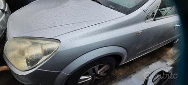 OPEL ASTRA STATION WAGON 2008 - PARAFANGO SINISTRO