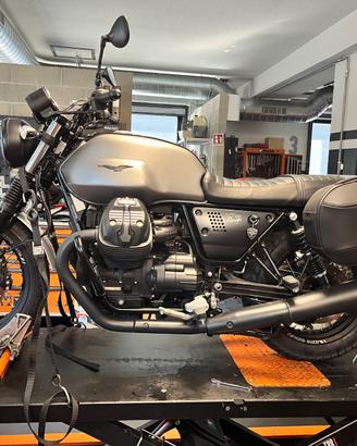 Moto Guzzi V7 III Rough