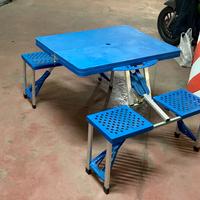 Tavolino pieghevole con sedie per bambini