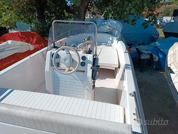barca con motore 
