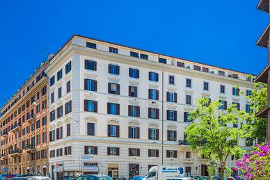 Prati - negozio libero con due canne fumarie