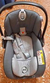 Ovetto cybex con attacchi isofix  usato pochissimo