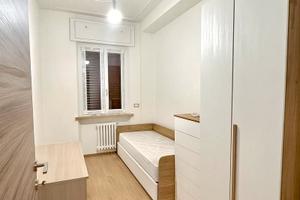 Room/Stanza arredata in appartamento