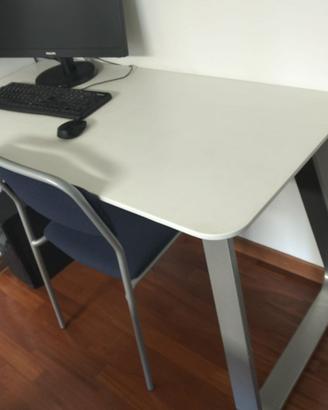 Scrivania/tavolo di design bianco e acciaio