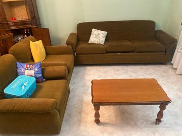 Divano completo di poltrone