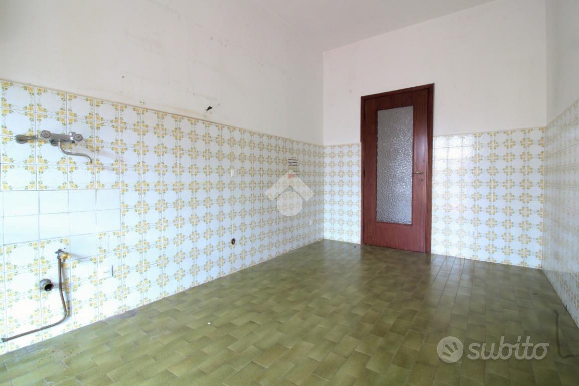 3 LOCALI A PAVIA - Vista 3