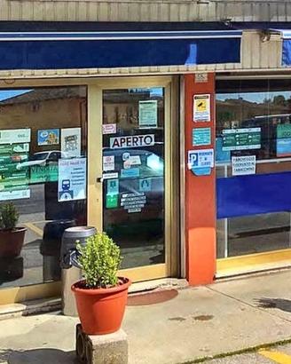 Tabaccheria con lotto, slot e parcheggio