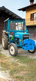 trattore Ford 