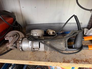 Cesoia elettrica in 220v con presa industriale