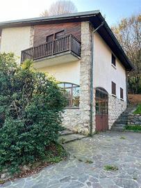 Villa di 272 m² con più di 5 locali e box auto a B