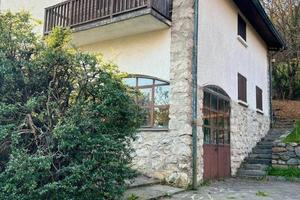 Villa di 272 m² con più di 5 locali e box auto a B