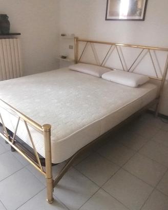 Camera da letto con letto 