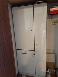Armadietto multiuso 3 ante e cassetto per interno